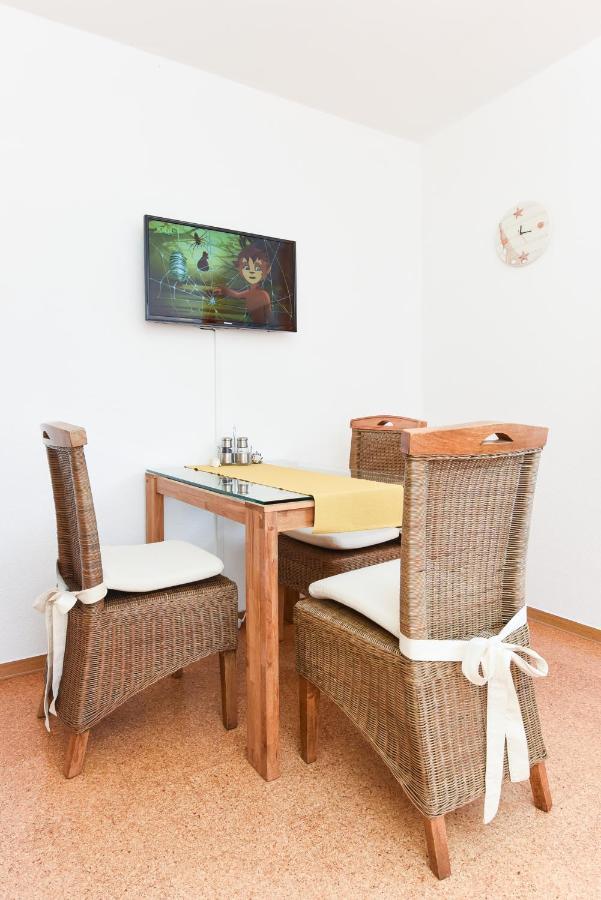 Ferienwohnungen Im Haus Ankerplatz Esens Exteriör bild