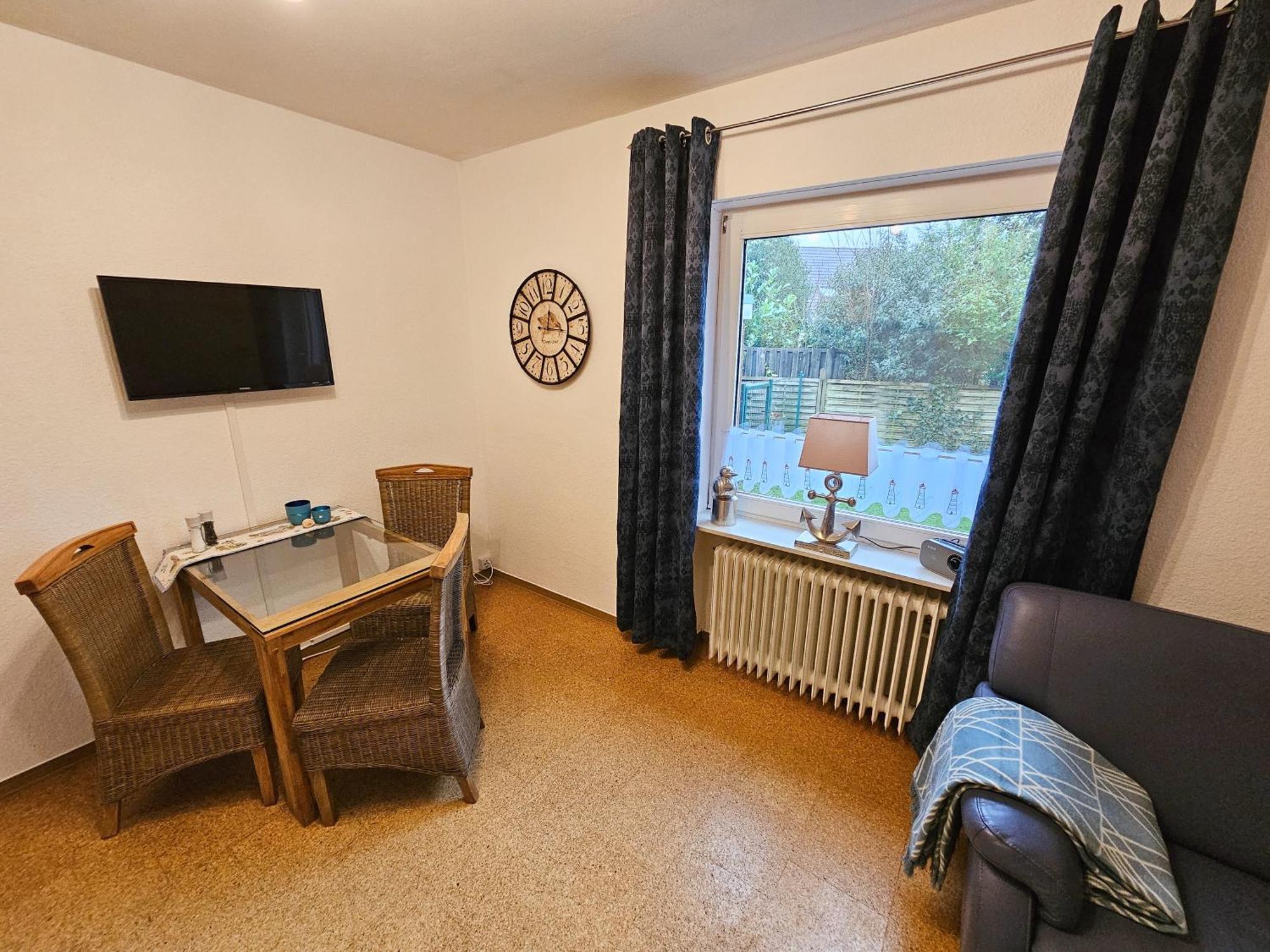 Ferienwohnungen Im Haus Ankerplatz Esens Exteriör bild